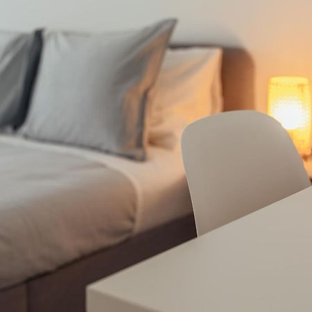 Elegant 3 Bedroom Apt - City Centre - Garage - Metro Lisbon Luaran gambar