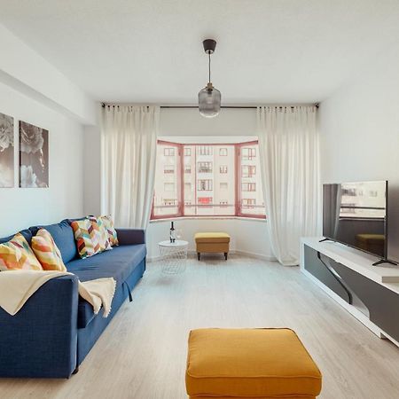 Elegant 3 Bedroom Apt - City Centre - Garage - Metro Lisbon Luaran gambar
