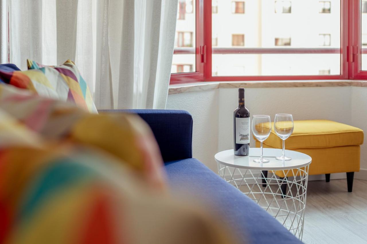 Elegant 3 Bedroom Apt - City Centre - Garage - Metro Lisbon Luaran gambar