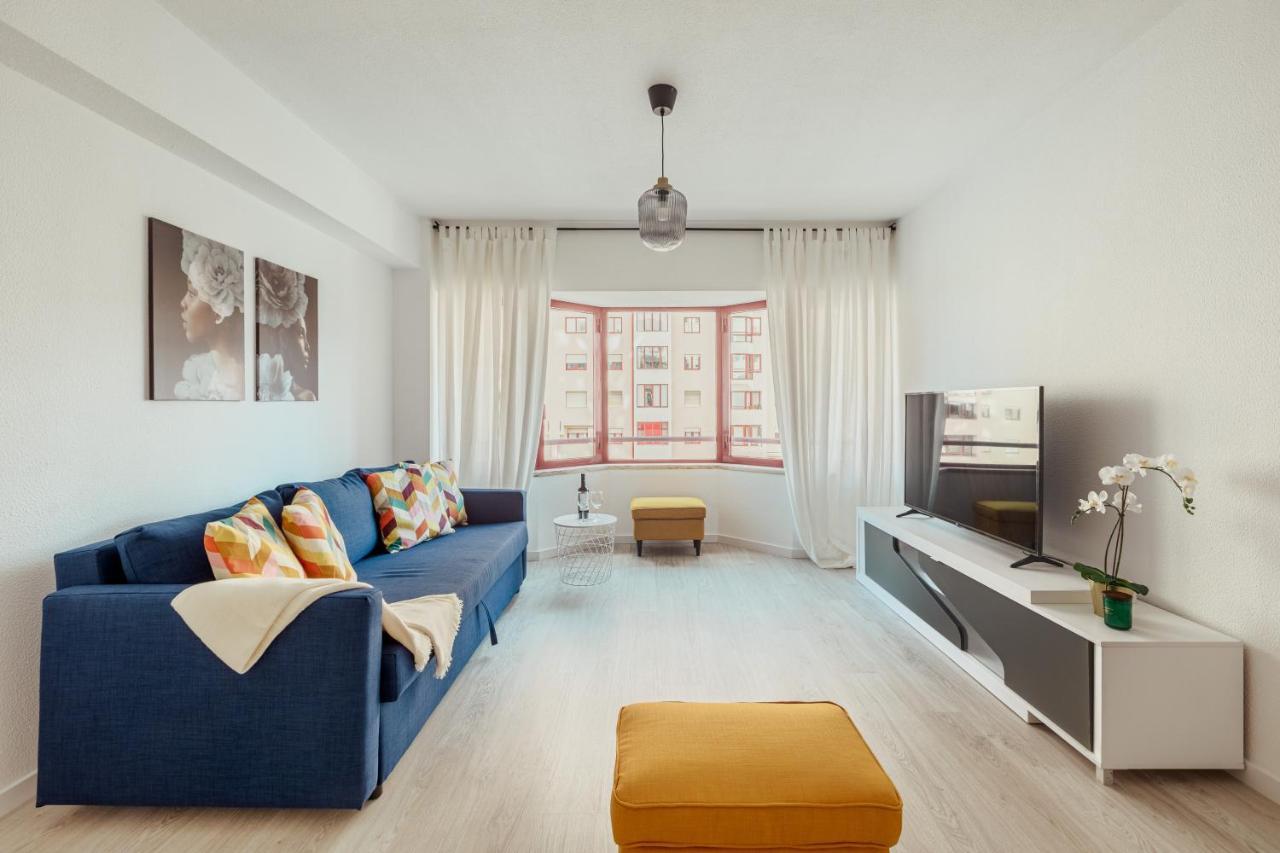 Elegant 3 Bedroom Apt - City Centre - Garage - Metro Lisbon Luaran gambar