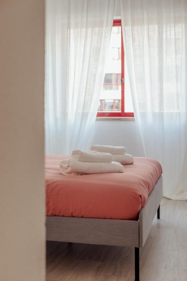 Elegant 3 Bedroom Apt - City Centre - Garage - Metro Lisbon Luaran gambar