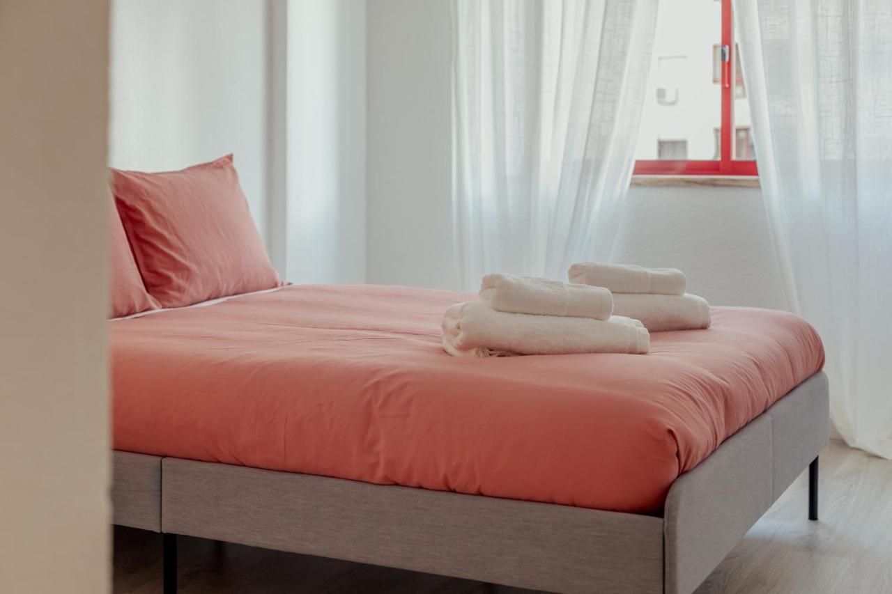 Elegant 3 Bedroom Apt - City Centre - Garage - Metro Lisbon Luaran gambar