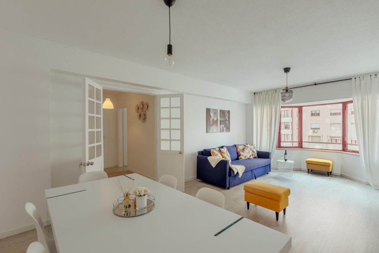 Elegant 3 Bedroom Apt - City Centre - Garage - Metro Lisbon Luaran gambar