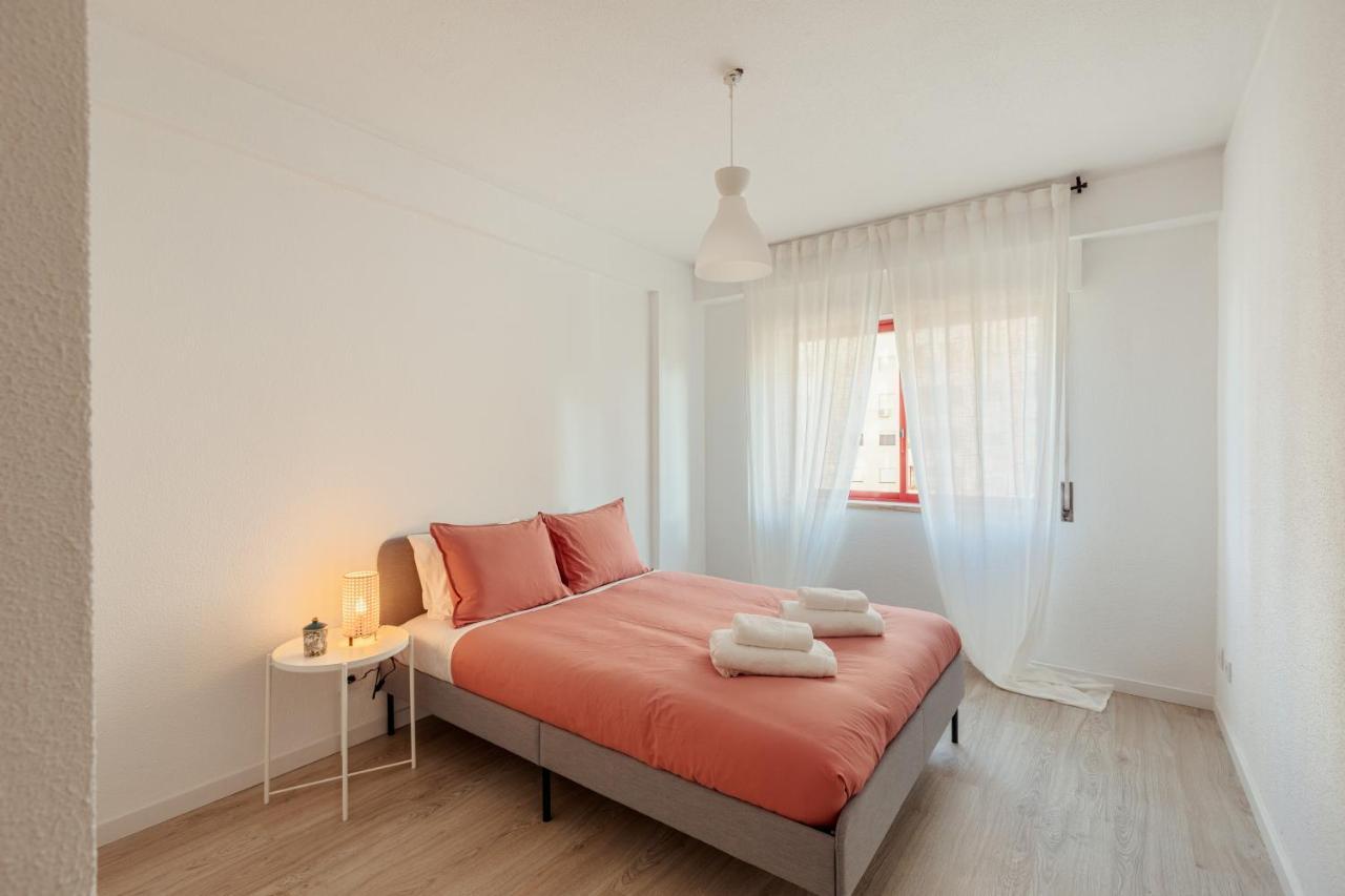 Elegant 3 Bedroom Apt - City Centre - Garage - Metro Lisbon Luaran gambar