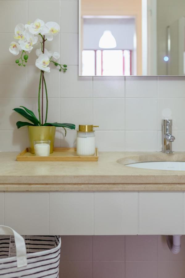 Elegant 3 Bedroom Apt - City Centre - Garage - Metro Lisbon Luaran gambar