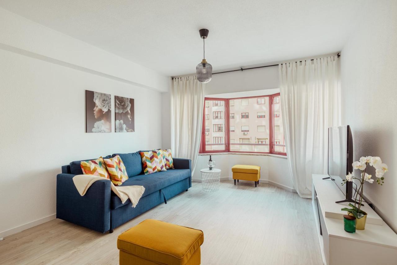 Elegant 3 Bedroom Apt - City Centre - Garage - Metro Lisbon Luaran gambar