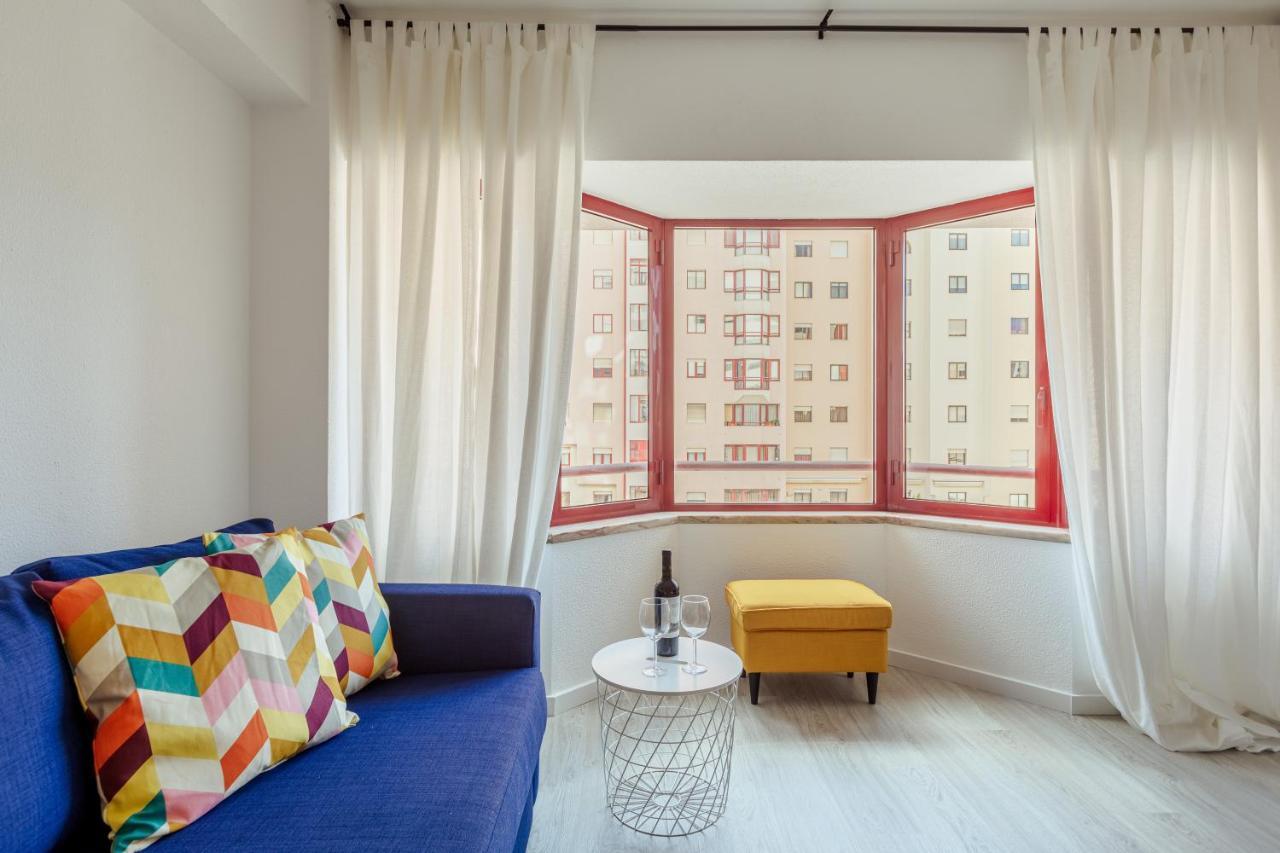Elegant 3 Bedroom Apt - City Centre - Garage - Metro Lisbon Luaran gambar