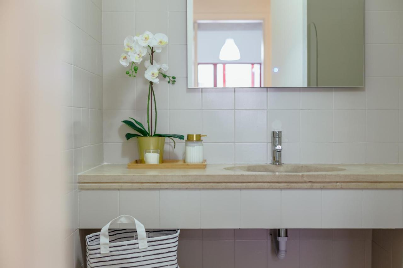 Elegant 3 Bedroom Apt - City Centre - Garage - Metro Lisbon Luaran gambar