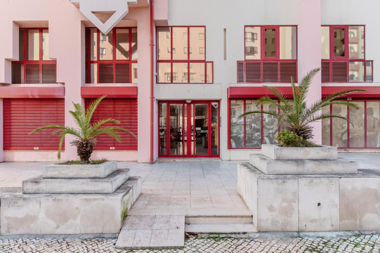 Elegant 3 Bedroom Apt - City Centre - Garage - Metro Lisbon Luaran gambar