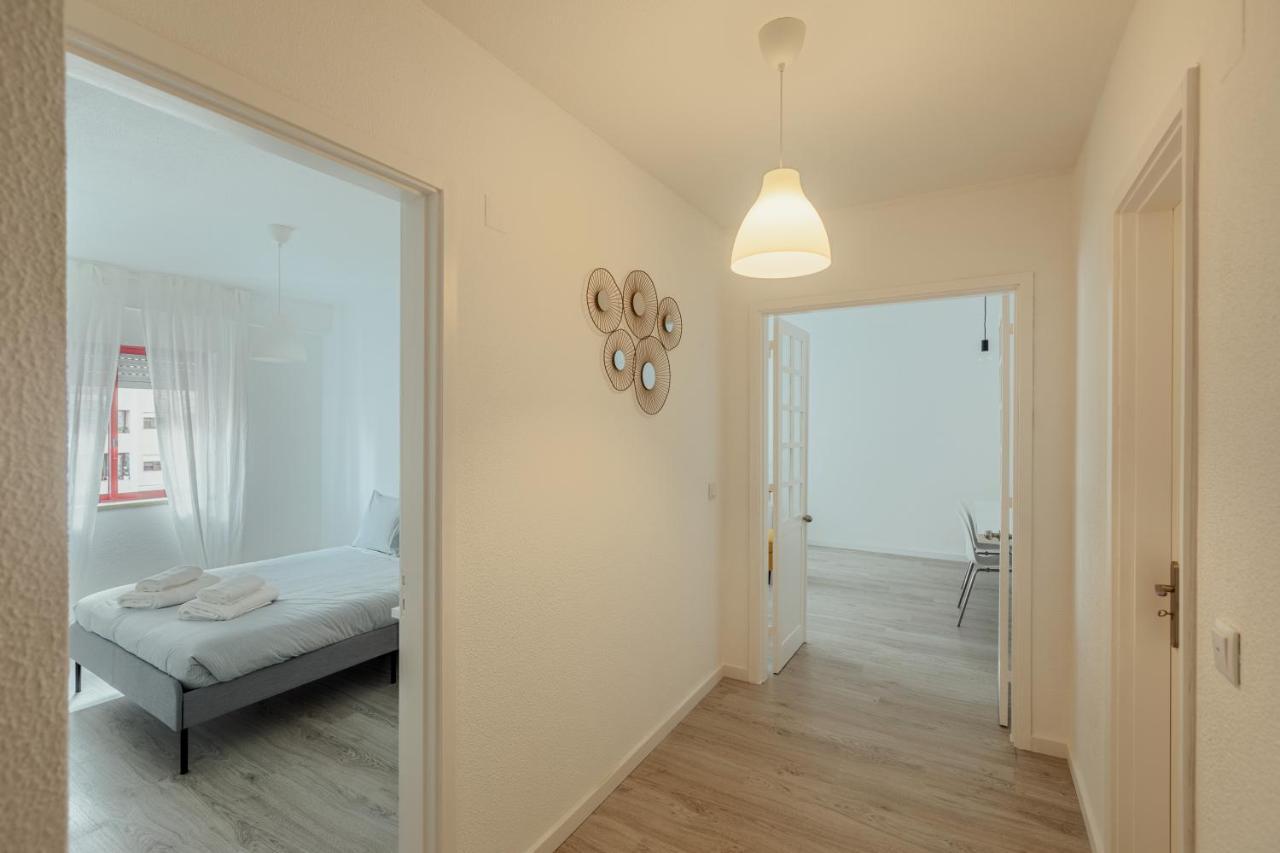 Elegant 3 Bedroom Apt - City Centre - Garage - Metro Lisbon Luaran gambar