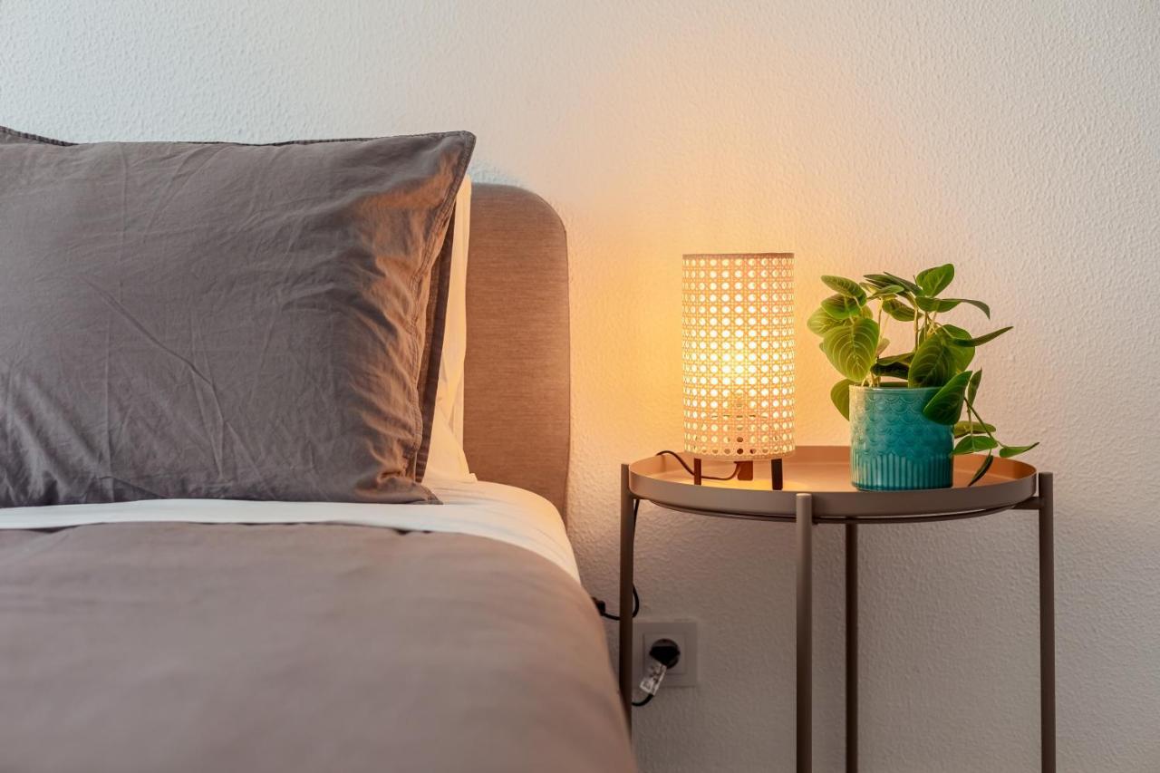 Elegant 3 Bedroom Apt - City Centre - Garage - Metro Lisbon Luaran gambar