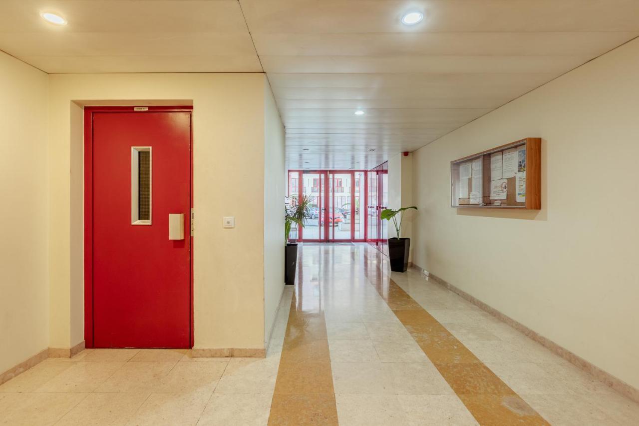 Elegant 3 Bedroom Apt - City Centre - Garage - Metro Lisbon Luaran gambar