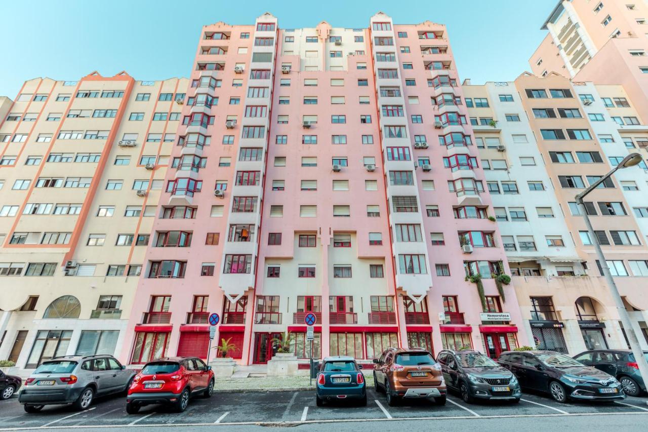 Elegant 3 Bedroom Apt - City Centre - Garage - Metro Lisbon Luaran gambar